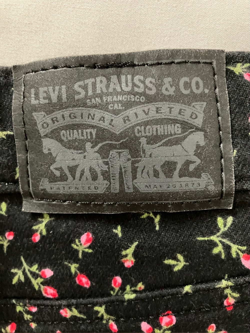 Levi Strauss & Co Mid Length Short Size 28 - Picture 5 of 8